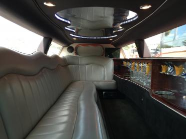 Clearwater White Chrysler 300 Limo 